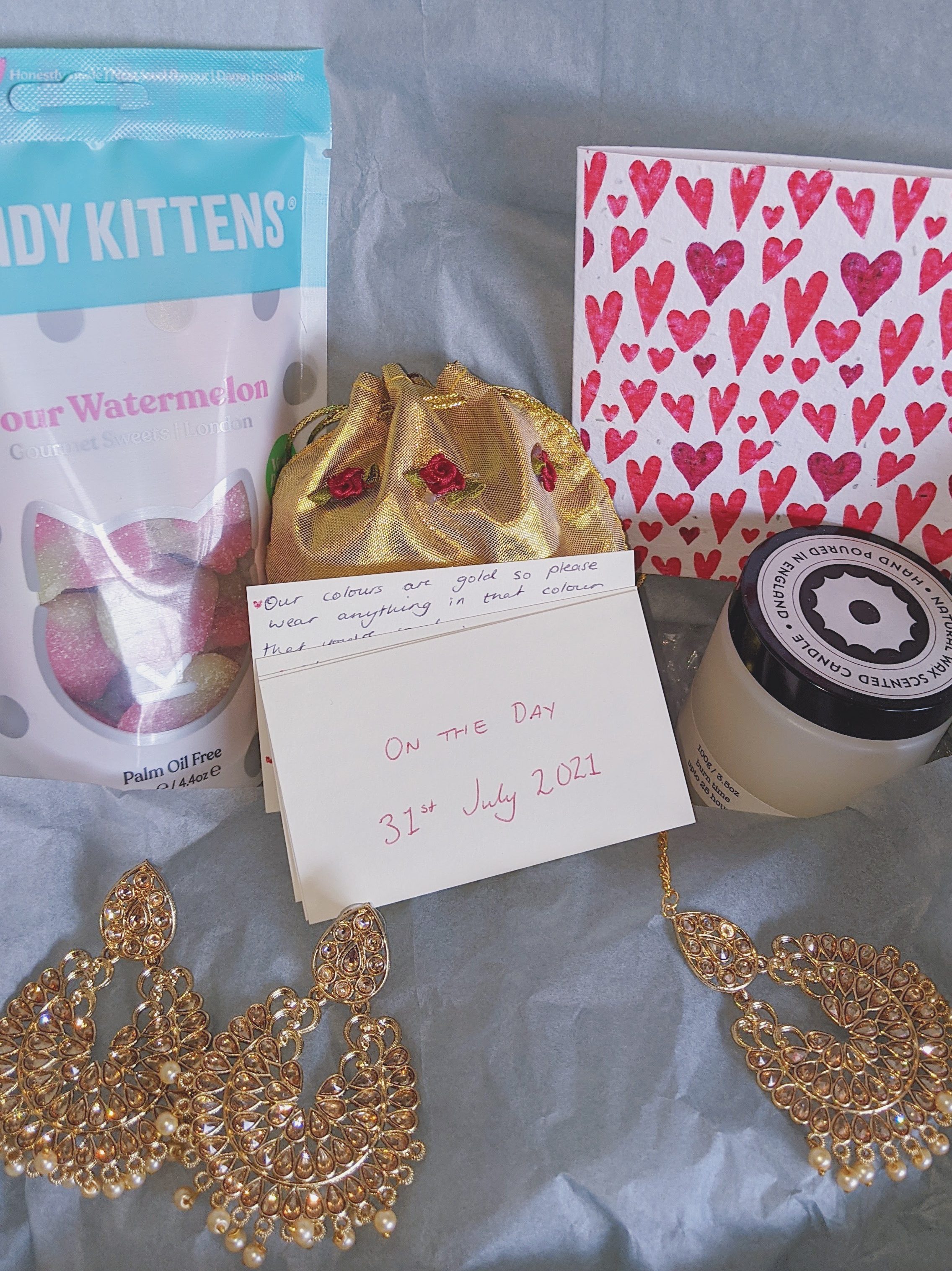 Bridesmaid gift ideas:
1. vegan sweets
2. handmade pouch
3. seed/plantable card
4. ethical candle
5. neutral jewellery